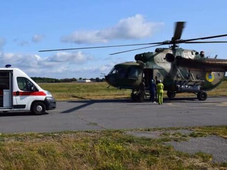 Раненых бойцов ООС доставили в Харьков вертолетом, один из них – в тяжелом состоянии