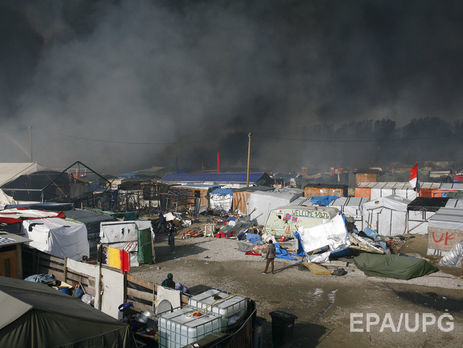 В Кале расселили крупнейший палаточный лагерь беженцев 