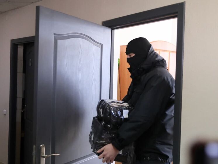 В Беларуси силовики проводят обыски у журналистов "Белсата" и "Радыё Свабода". Есть задержанные