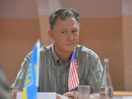 Кент посетил район проведения ООС и заверил в поддержке Украины со стороны США 