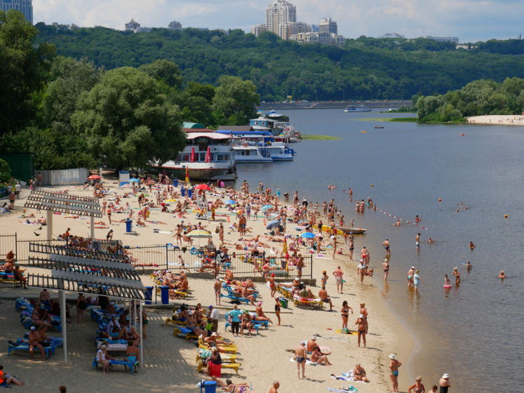 В Киеве запретили купаться на всех пляжах города