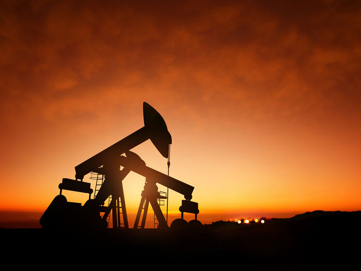 Страны ОПЕК+ договорились повысить добычу нефти