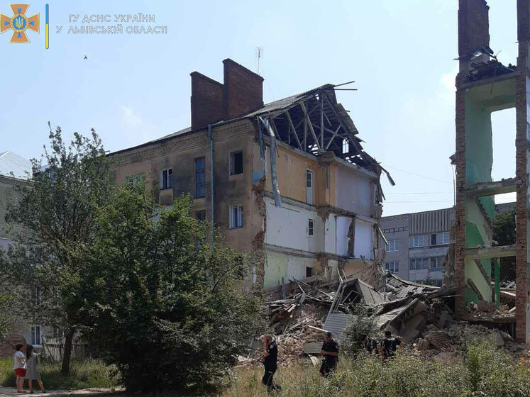 У Дрогобичі обвалився під'їзд будинку. Два роки тому під завалами цього самого будинку загинуло восьмеро людей