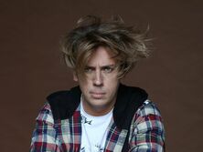 "Ого, подкачанный, не ожидал. Голым вас просто не видел". Галкин широко расставил ноги в прыжке на яхте