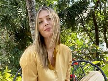 "Вы беременны?", "Будет малыш". В сети обсуждают образ теннисистки Шараповой в платье, скрывающем живот