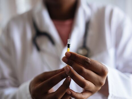 Польша намерена перепродать вакцины от COVID-19. Часть препаратов может получить Украина