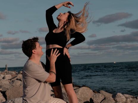 Анатолий Анатолич в третий раз стал отцом. Первое фото из роддома