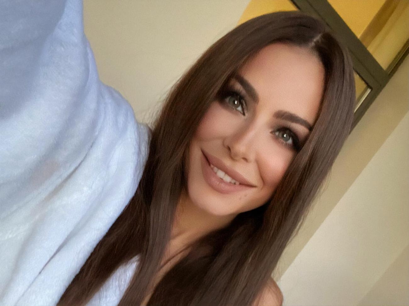 “What beautiful balls, just lovely.”  Ani Lorak starred in a dress with a large neckline