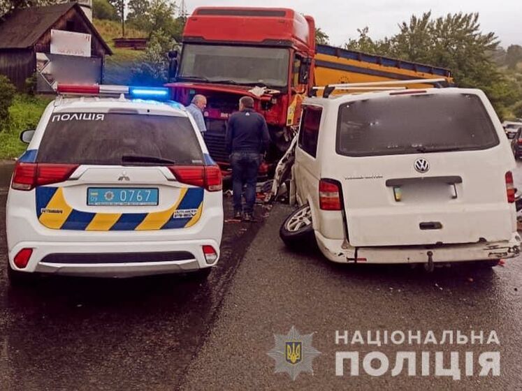 Унаслідок ДТП в Івано-Франківській області постраждало шестеро дітей – поліція
