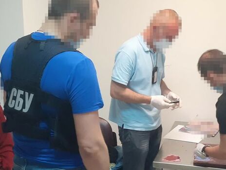 В Борисполе задержали курьера, который пытался провезти более 1 кг кокаина 