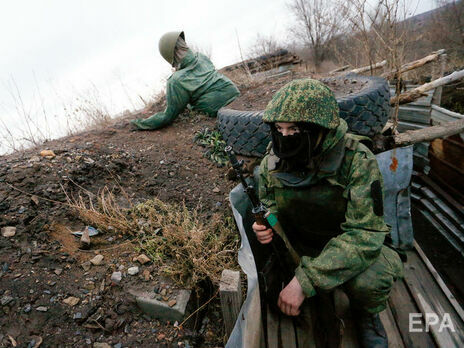 Протягом доби бойовики на Донбасі тричі обстріляли українські позиції, поранено військового