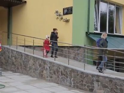 Американские десантники помогли отремонтировать школу во Львовской области. Видео
