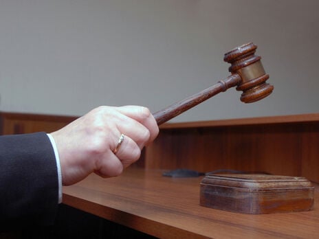 Суд відправив у СІЗО жінку, яку підозрюють у збройному нападі на банк у Києві