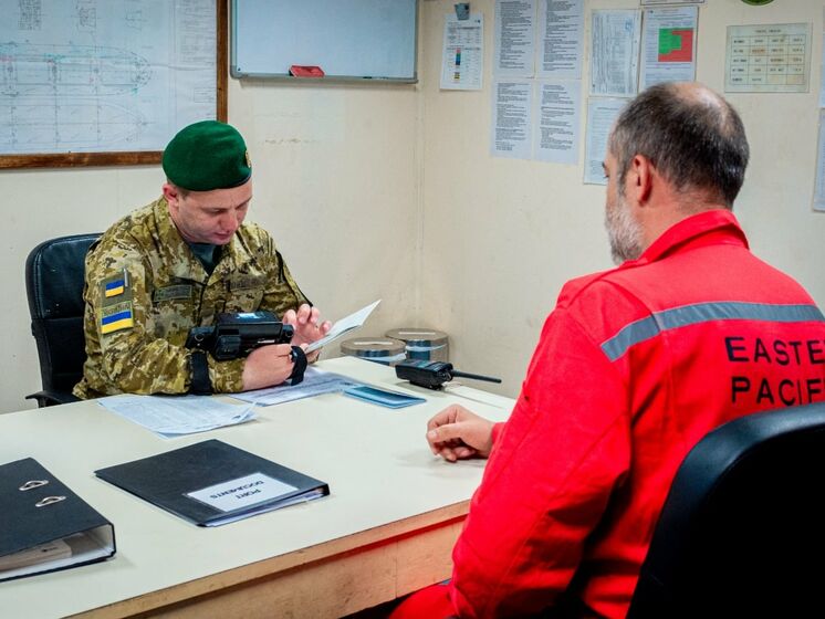 Российские моряки предъявили украинским пограничникам документы, выданные в Крыму. Им запретили въезд