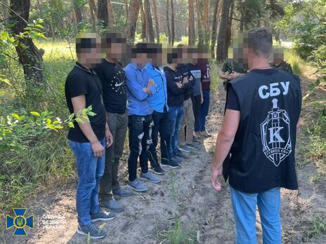СБУ затримала мігрантів, які намагалися нелегально потрапити до ЄС. Їм вдалося пройти через територію Росії