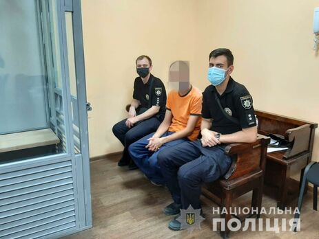 Суд в Кривом Роге отправил под арест мужчину, приковавшего семилетнего мальчика цепью к батарее