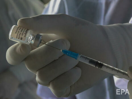 Прививают украинцев от коронавируса в том числе вакциной Pfizer