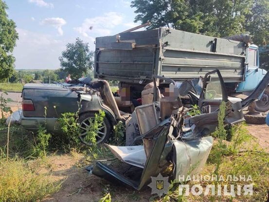 В Винницкой области легковушка столкнулась с грузовиком, есть погибшие