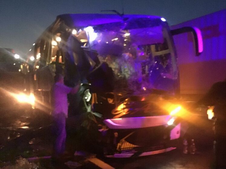 На трассе Одесса – Киев автобус из Молдовы столкнулся с зерновозом. Есть погибший и несколько пострадавших
