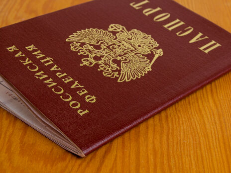 Свой паспорт должник сможет вернуть после оплаты долга в миграционной службе