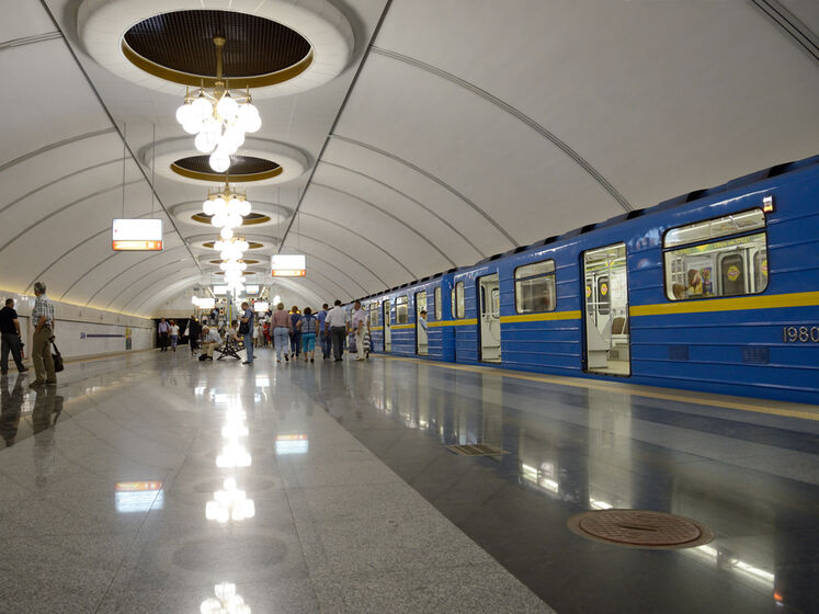 Церковная одежда и массажер для ног. В метрополитене Киева рассказали, что теряли украинцы в 2021 году