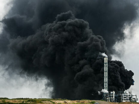 На хімвиробництві в Німеччині стався вибух, щонайменше двоє людей загинуло, п'ятеро зникли безвісти. Фоторепортаж