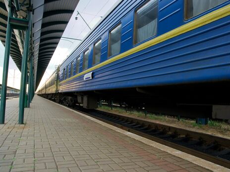 Из-за аварии в Полтавской области, где столкнулись поезд и грузовой трейлер, в Украине нарушен график движения поездов