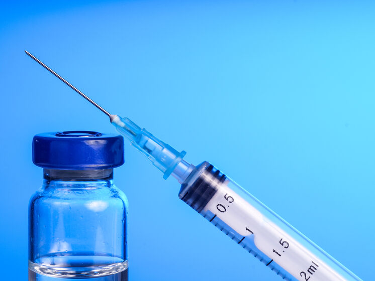 Израиль первым в мире начал массовую вакцинацию третьей дозой Pfizer