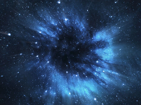 Астрономы впервые увидели свет из-за черной дыры
