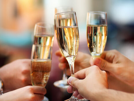 Сегодня в мире отмечают день рождения шампанского
