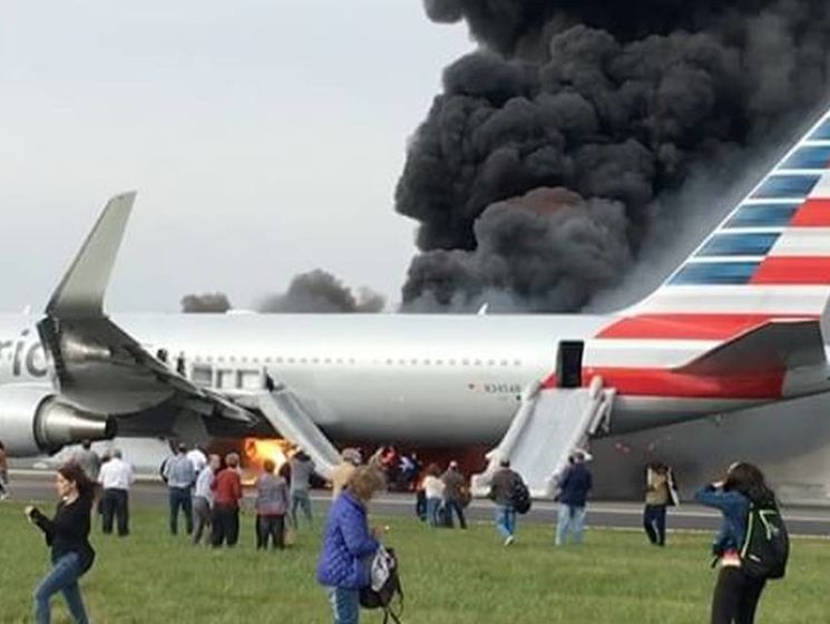 Причиной возгорания самолета в Чикаго стала редкая неисправность двигателя