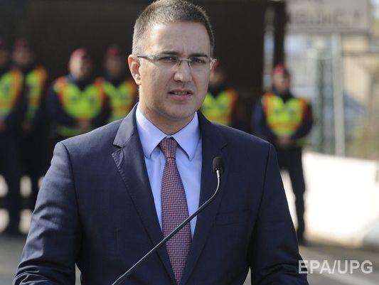 Глава МВД Сербии опроверг сообщения о депортации россиян, причастных к перевороту в Черногории