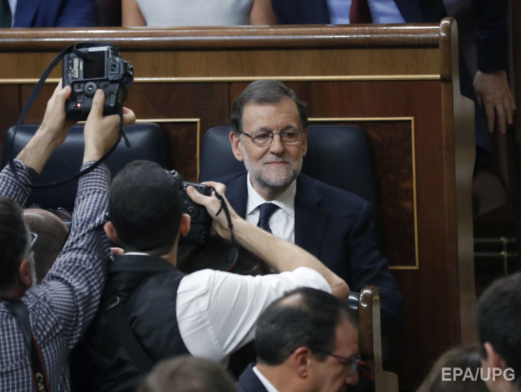 Рахой переизбран премьером Испании после 315 дней политического кризиса
