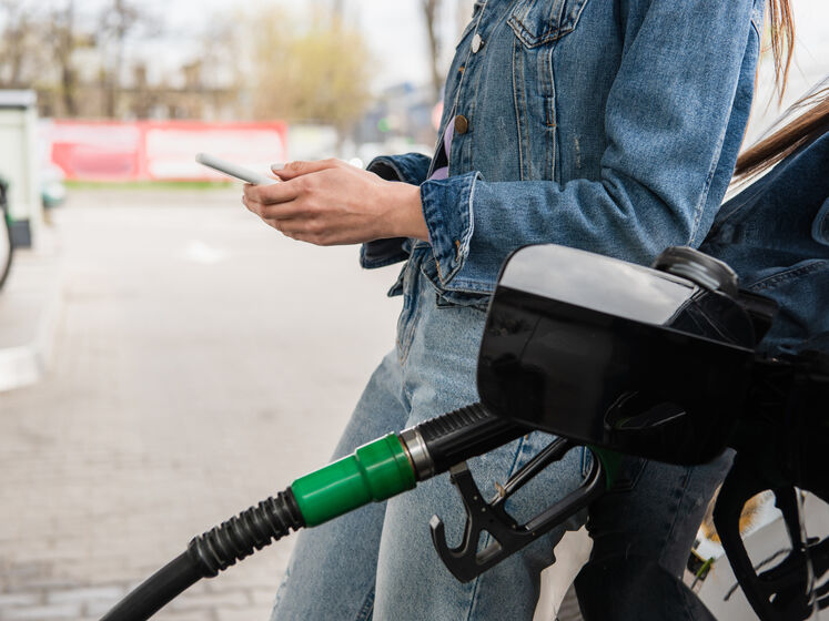 Минэкономики разрешило АЗС пересмотреть цену на бензин. Расчет основан на формуле "Роттердам плюс" – СМИ