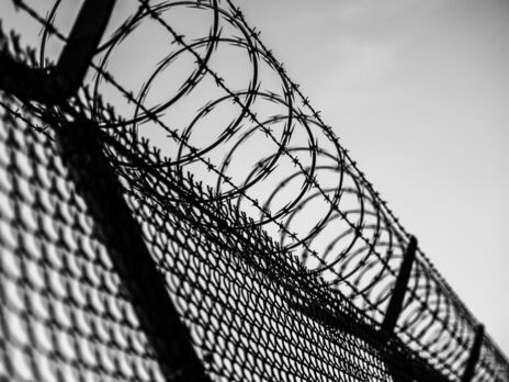 Українські правоохоронці заочно повідомили про підозру конвоїра в'язниці 