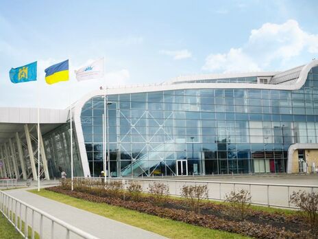 Во Львове открыли центр вакцинации в аэропорту, будут прививать пассажиров