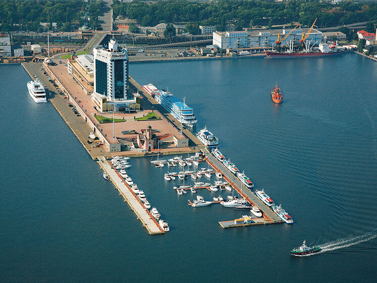 Ексчиновників Одеського порту підозрюють у розтраті 1,8 млн грн