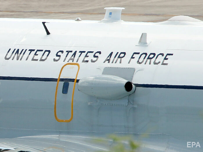 США подняли в небо единственный самолет для поиска ядерных взрывов