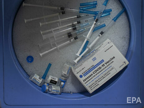 Вакцину Janssen вводять один раз, інші препарати за дводозовою схемою