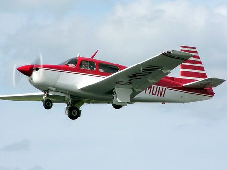 В США самолет упал на жилой дом, есть погибшие