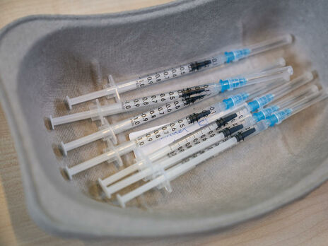 Вакцинация в Украине стартовала 24 февраля 