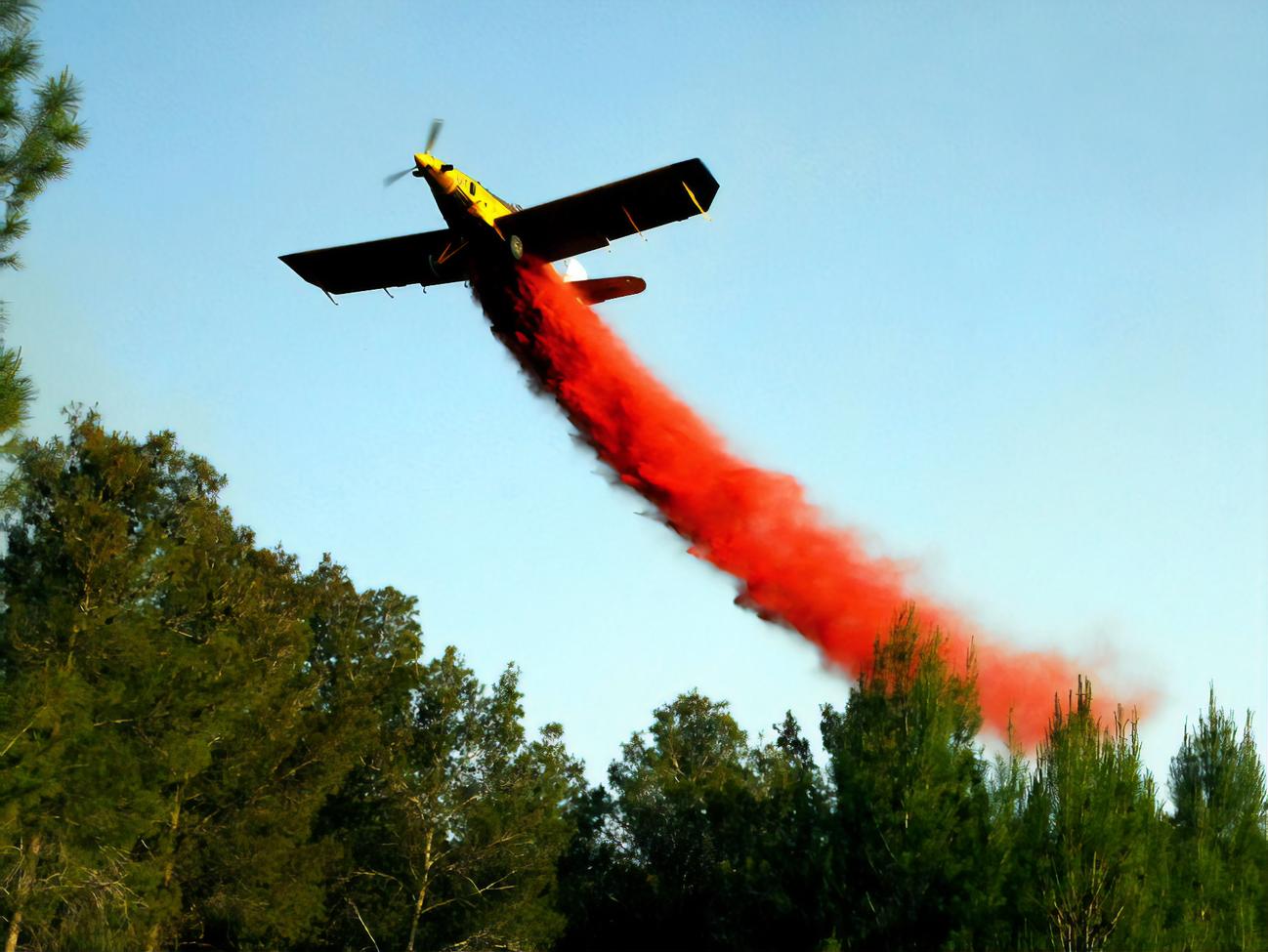 Первый советский пожарный самолет. Пожарный самолет. Воздушное пожаротушение. Первый пожарный самолет в России фото.