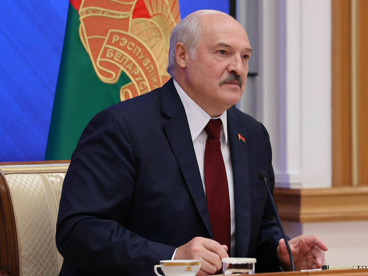 Лукашенко заявил, что вместе с Путиным мог бы Украину "поставить на колени" в течение суток