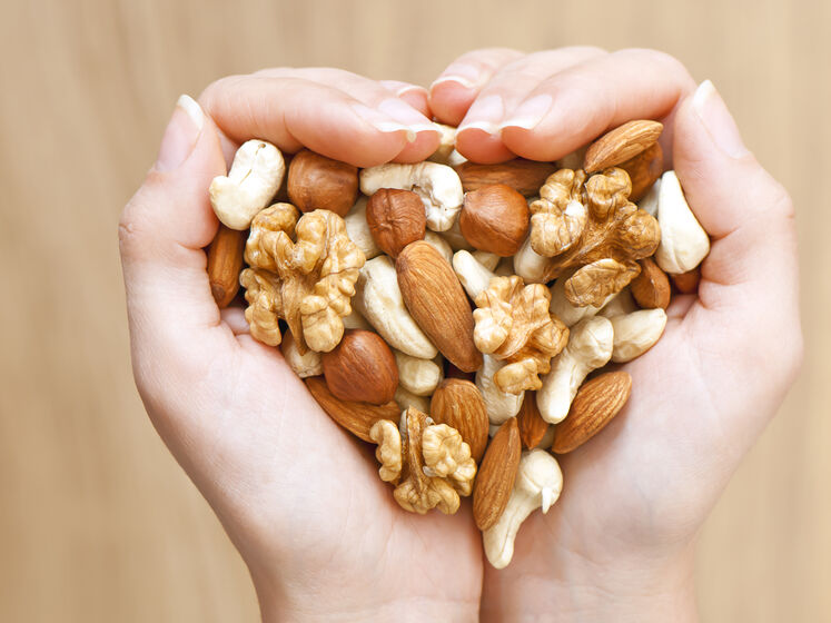 10 корисних горіхів: як зрозуміти, які варто їсти саме вам