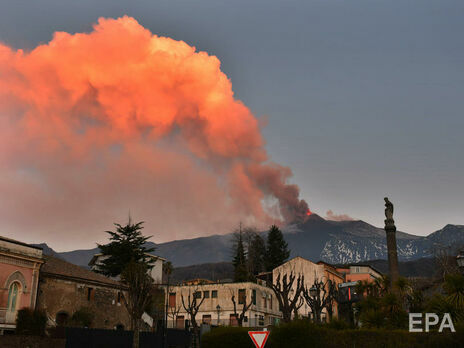 На Сицилії активізувався вулкан Етна. Відео