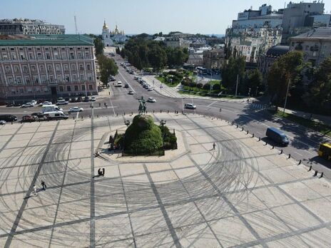Автомобільний дрифт на Софійській площі завдав збитків Києву на суму приблизно 50 тис. грн