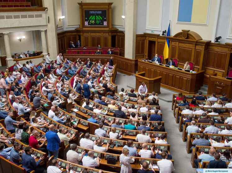 Верховная Рада планирует потратить на новые ковры почти 1 млн грн
