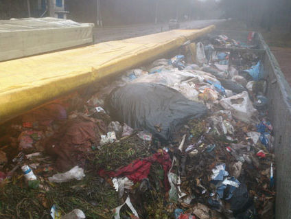 Полиция: В Сумской области пытались незаконно разгрузить две фуры с львовским мусором