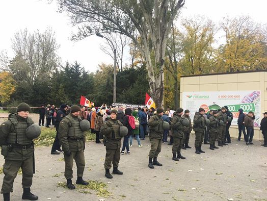 На Куликовом поле в Одессе произошла стычка "Правого сектора" и сторонников пророссийских сил