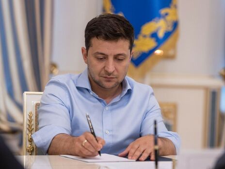 Зеленский назначил на должности в украинские суды 16 судей